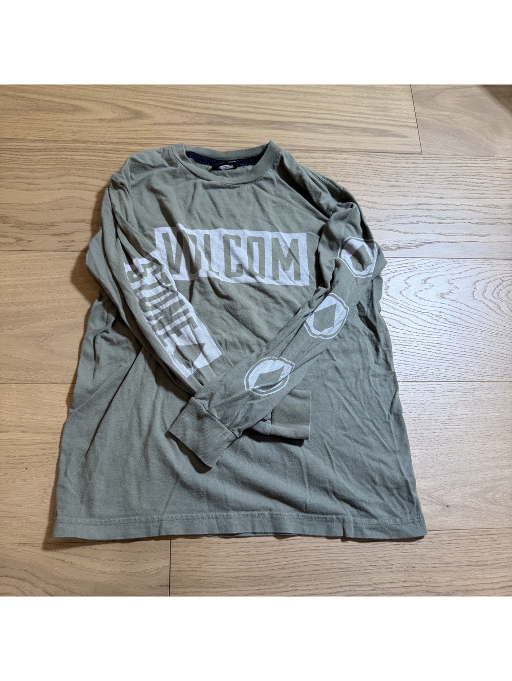 Volcom Youth Sage green Long-Sleeve Tee – Size M